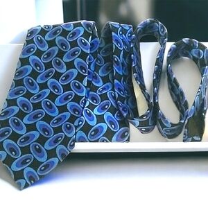 Alexander Julian Luxury 100% Silk Tie 59 Inches